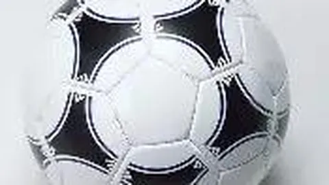 奚梦瑶分享玩具照片，网友目光转向其背后豪宅